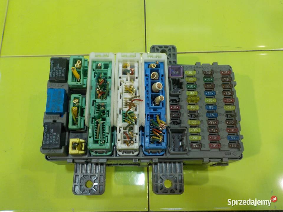 HONDA CIVIC VIII UFO 5D skrzynka bezpiecznikow Suków