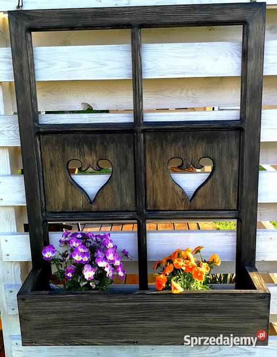 Donica drewniana jako okno kwietnik rustykalny Architektura ogrodowa