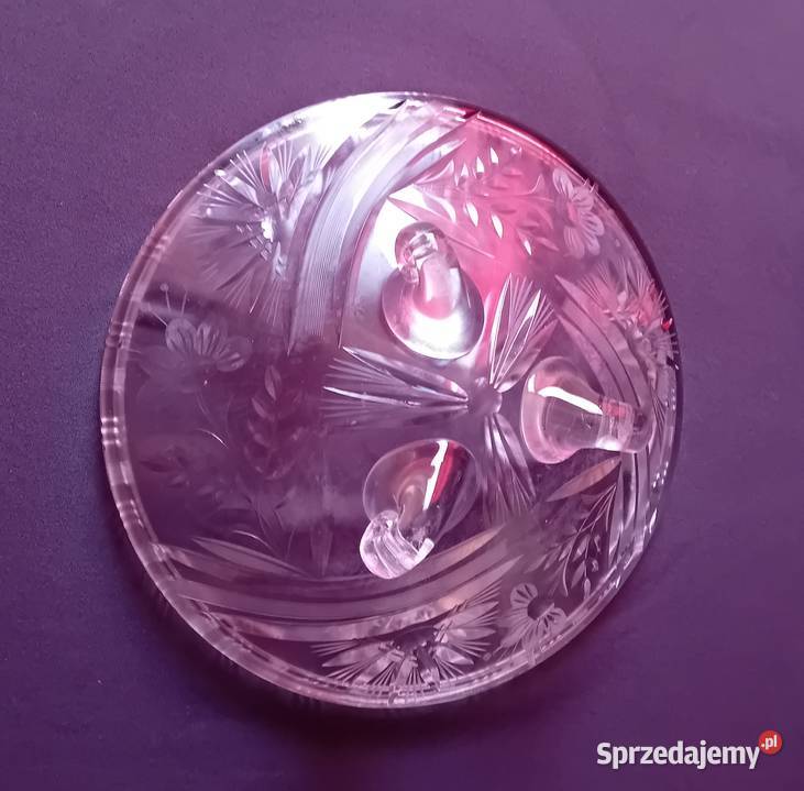 Kryształowa miska na trzech ślimaczych nóżkach