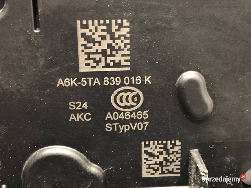 ZAMEK DRZWI PRAWY TYŁ SKODA OCTAVIA IV Hatchback