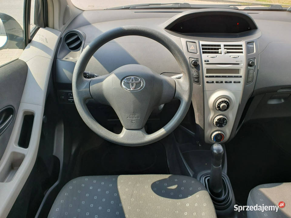 Toyota Yaris salon wersja 5d niski przebieg Warszawa sprzedam