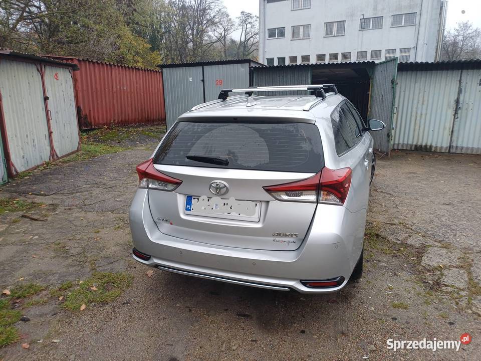 Toyota Auris Auris 16 D4D poLift 150 112 2015 1600cm3 Szczecin