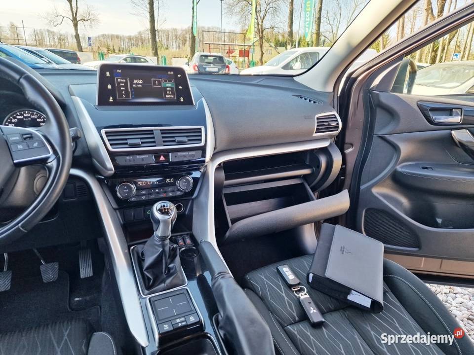 Mitsubishi Eclipse Cross 15 Benzyna Bogate światła przeciwmgielne Eclipse Cross sprzedam
