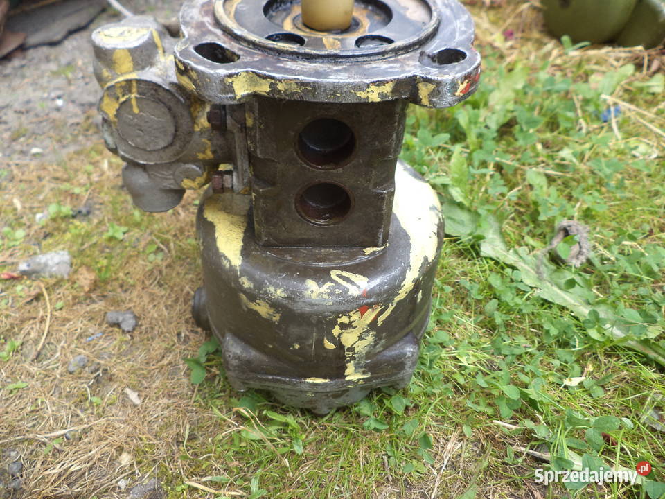 Pompa wtryskowa ursus c325 C338 C330 c325 C338 sprzedam