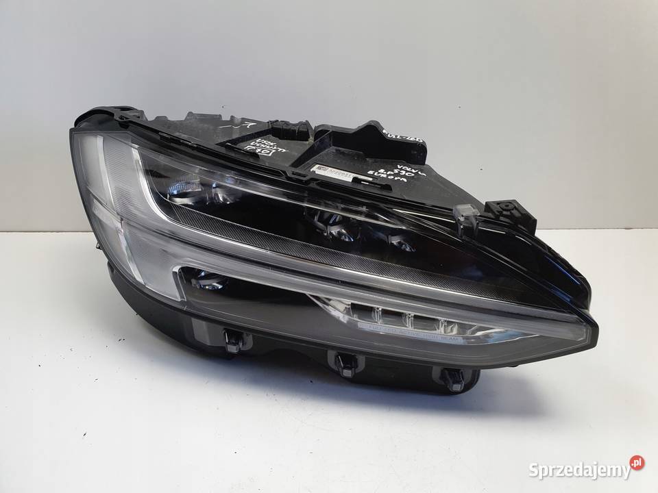 LAMPA PRAWA Volvo V90 S90 II prawy przód Rudka