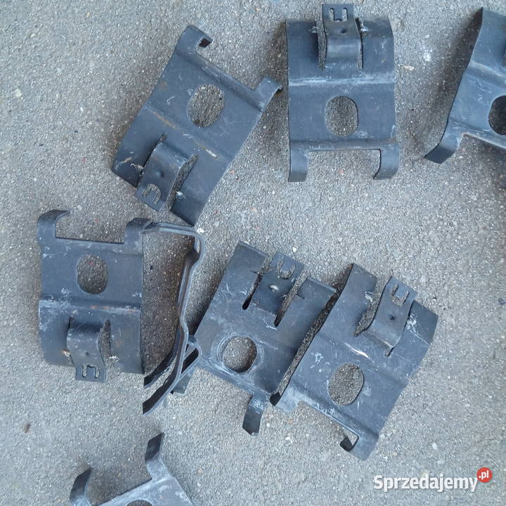 Audi 80 B4 Coupe Cabrio Uchwyt listwy progowej