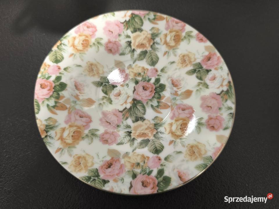 Porcelanowe wysokie filiżanki że spodeczkami inny kolor Gdańsk