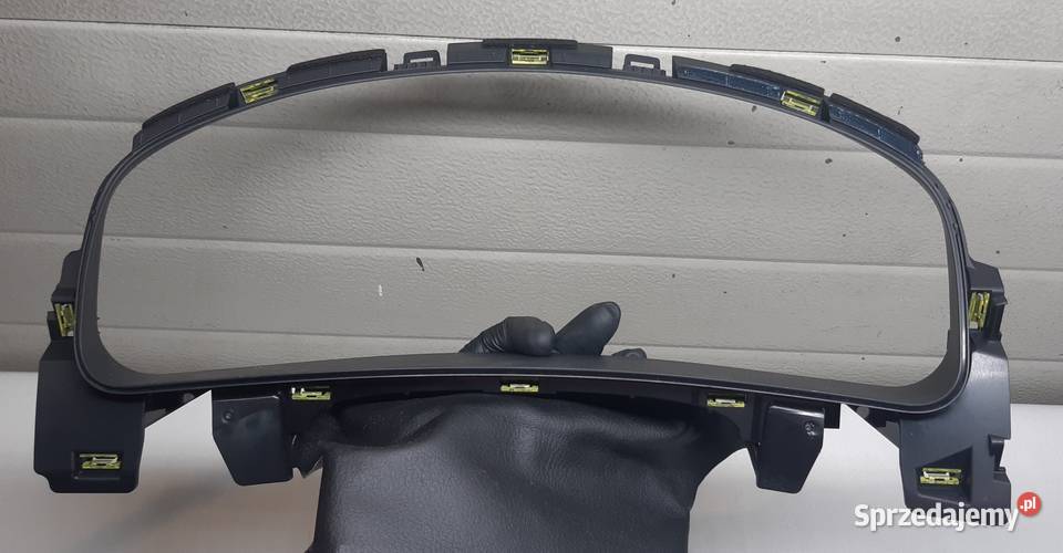 OBUDOWA RAMKA LICZNIKA VW TOUAREG 7P 7P1858349 osobowe Mielęcin