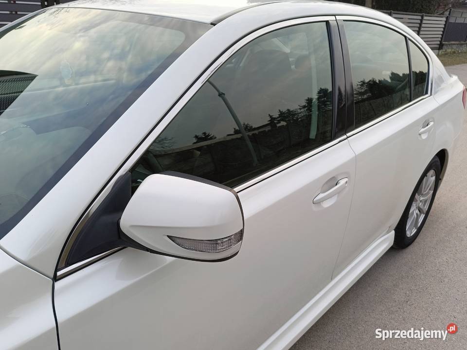 Subaru Legacy biała perła 330000km Staroźreby