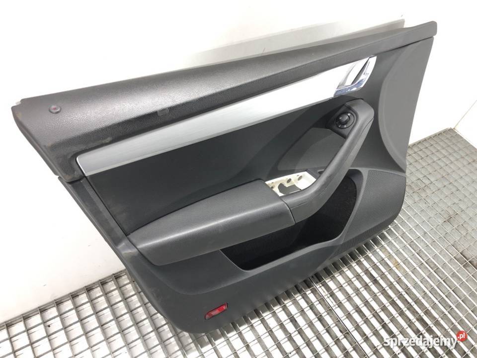 BOCZEK DRZWI LEWY PRZÓD SKODA OCTAVIA III osobowe Tapicerki samochodowe