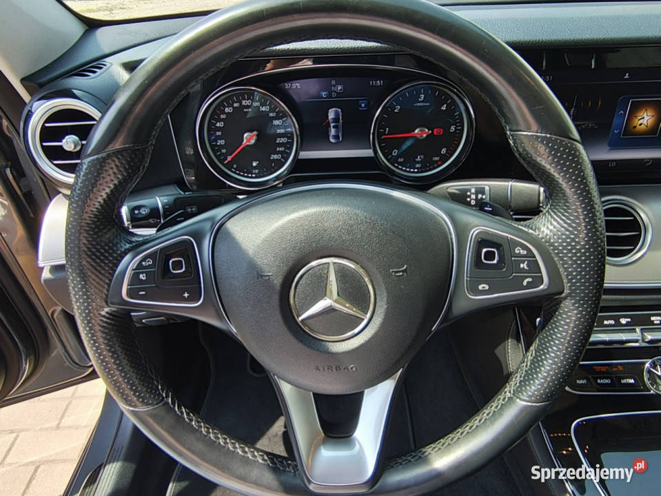 Mercedes E 220 Zadbana wyposażenie Gwarancja światła przeciwmgielne