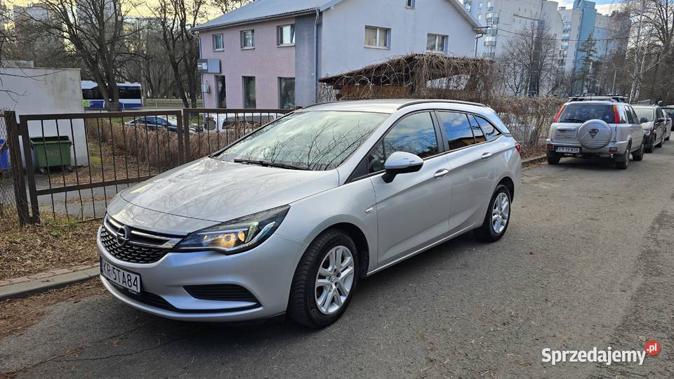 Opel Astra pełna historia 2018r 1600cm3 Astra Kraków