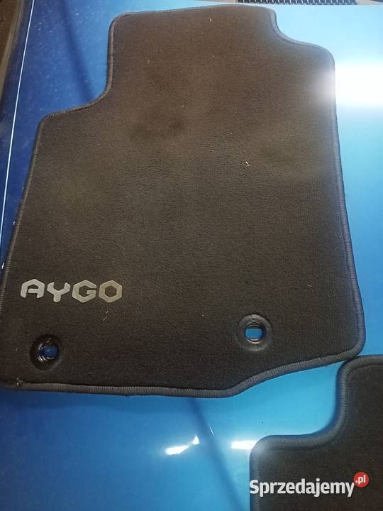 Toyota Aygo dywaniki org oem kpl Otwock sprzedam