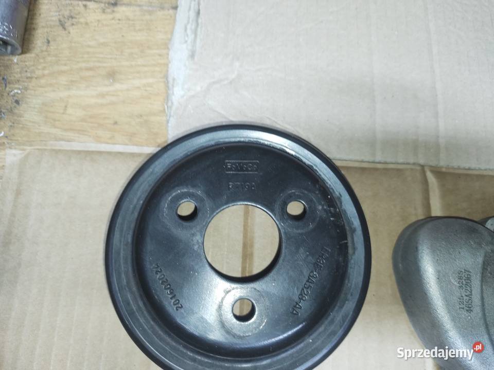 Pompa wody ford mustang 37 V6 z kółkiem 2016