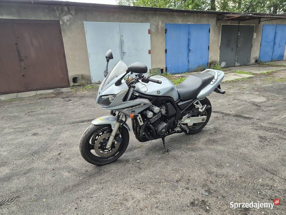 YAMAHA FZS 600 tka z 2002 roku Srebna Chełmek