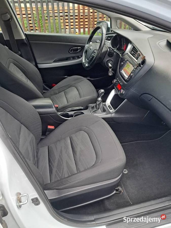 KIA CEED 2 Kombi 16 crdi 136 kmSzawajcaria manualna Kielce sprzedam