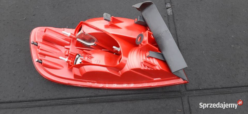 AUDI A4 B8 LAMPA PRAWA TYŁ TYC BEZ LED Kościerzyna