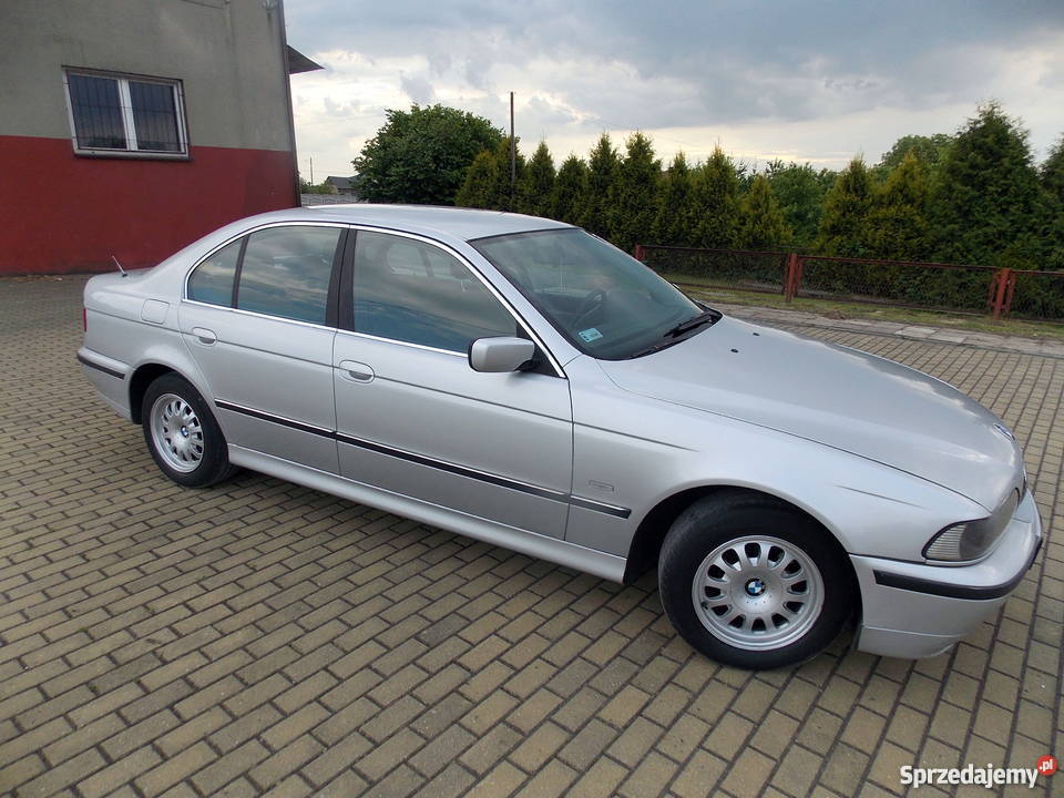 Bmw E39 LIFT Benzyna 170 Xenon Doinwestowana Rok produkcji 1998 Zawiercie