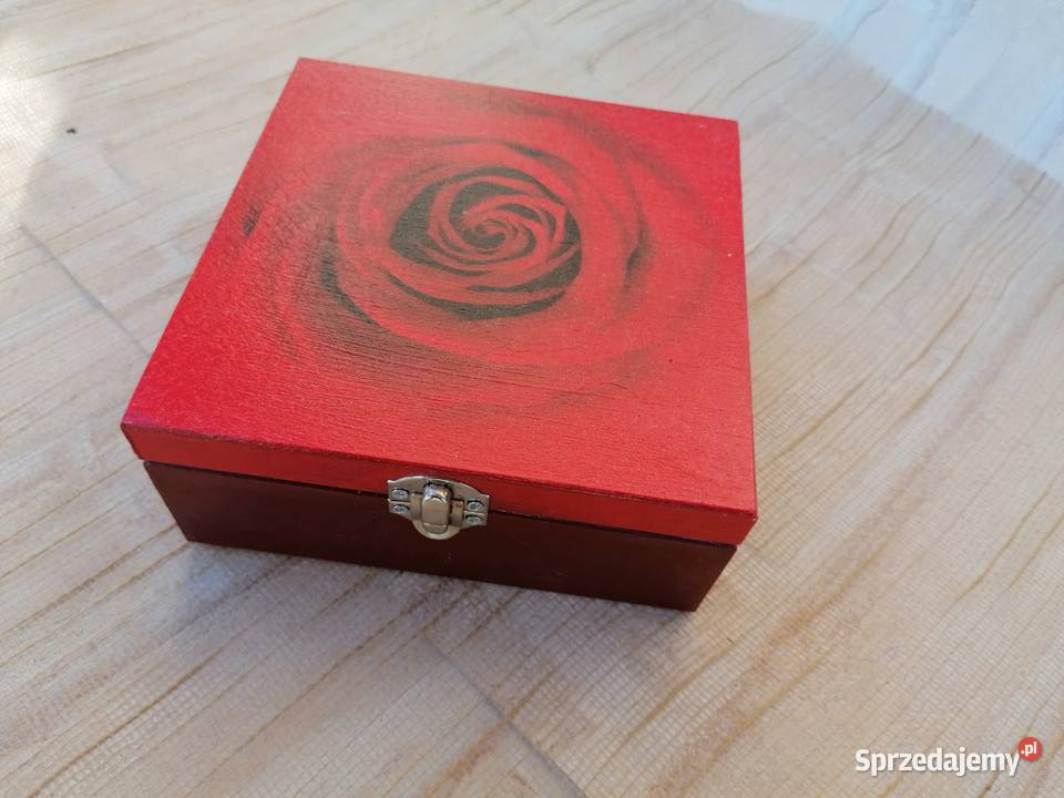 Drewniane pudełko szkatułka na biżuterię prezent