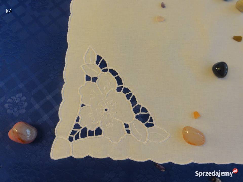 Serwetki białe wyszywane haft Richelieu Lublin