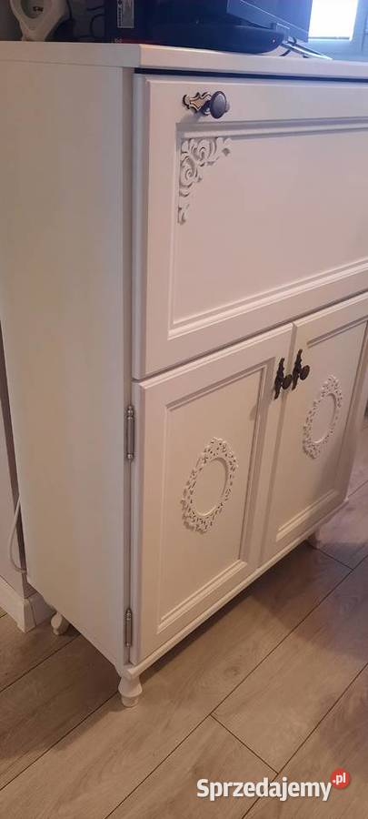 Stylowa komoda w stylu francuskim biała