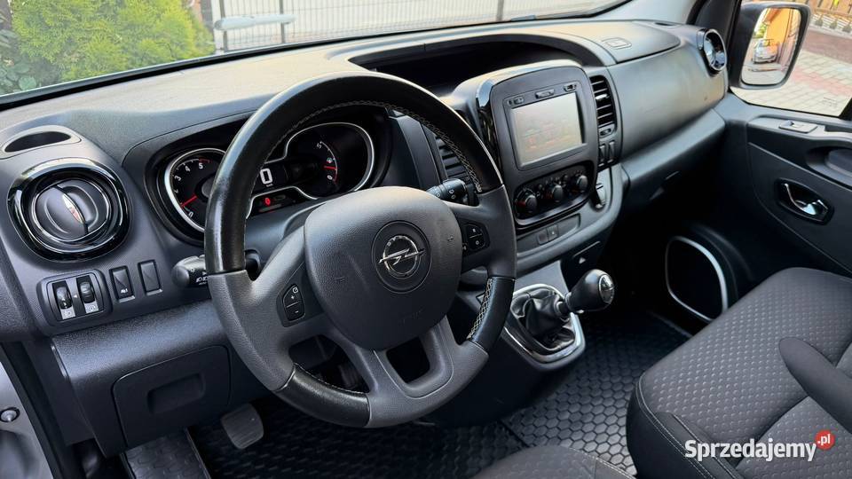 Opel Vivaro LONG 9osobowy Serwisowany STAN Vivaro Opatów sprzedam