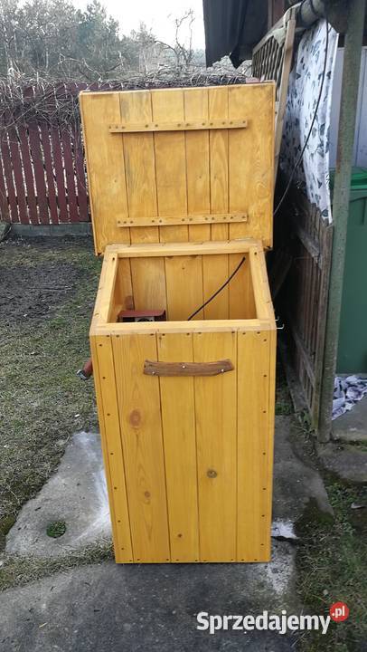 Drewniana zabudowa podwórkowego ujęcia wody Radków