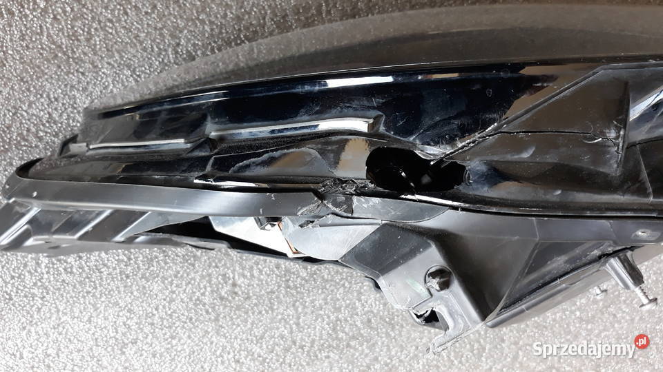 Tesla 3 Przednia prawa lampa osobowe Bukownica
