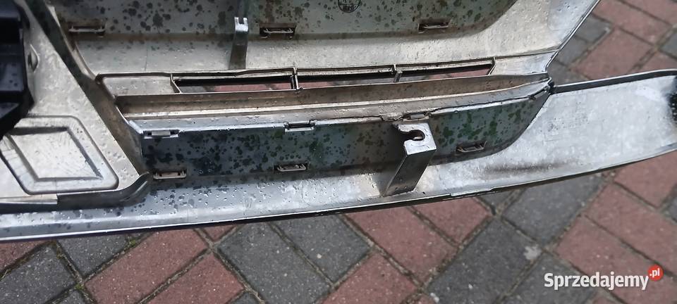 Grill przedni Mitsubishi Outlander III Lubasz