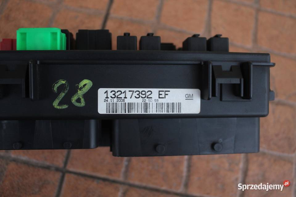 SKRZYNKA BEZPIECZNIKÓW OPEL CORSA D 10 13217392 Motoryzacja wielkopolskie sprzedam