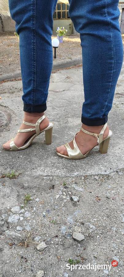 Buty złote Sandały i klapki Szamotuły
