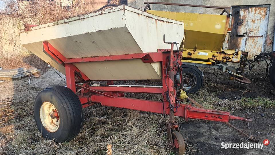 Rozsiewacz wapna nawozów piasku piaskarka Rozsiewacze nawozów Złoczew sprzedam