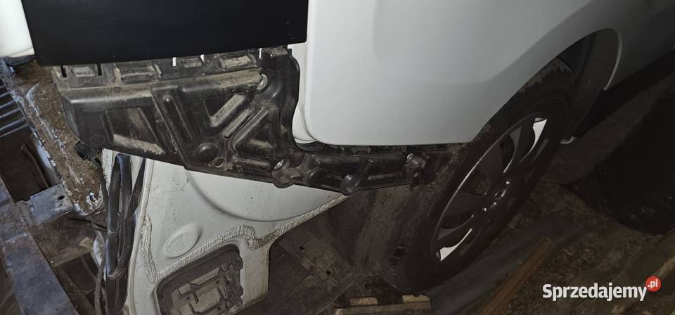 Wślizg zderzaka tylnego vivaro b trafic III Zadzim