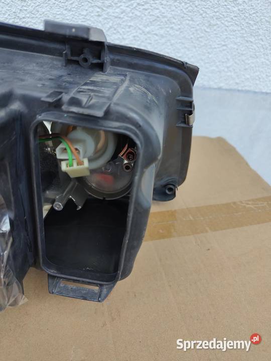 Lampa lewa Volkwagen Bora halogen VW HELLA eu osobowe Kielcza