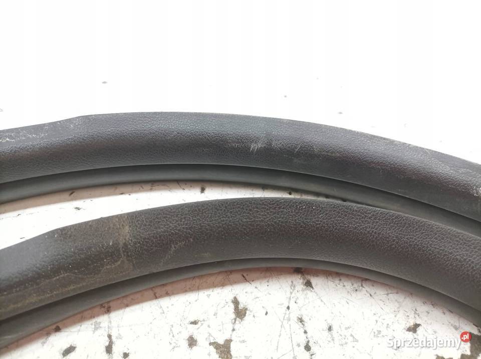 USZCZELKA DRZWI LEWY PRZÓD KIEROWCY KAROSERYJNA Rok produkcji 2009