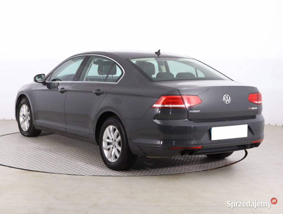 VW Passat 18 TSI asystent pasa ruchu Piaseczno