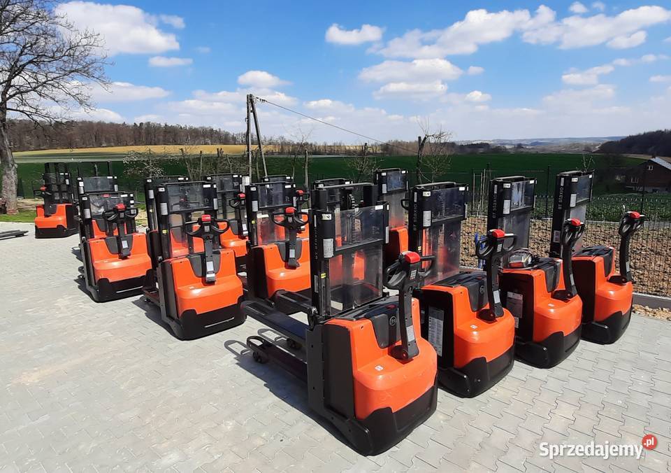 Paletowy wózek elektryk z masztem mała elektryczny Celiny sprzedam