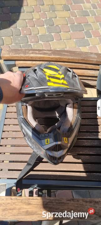 Sprzedam kask na quada crossa hulajnoge Trzebiatów