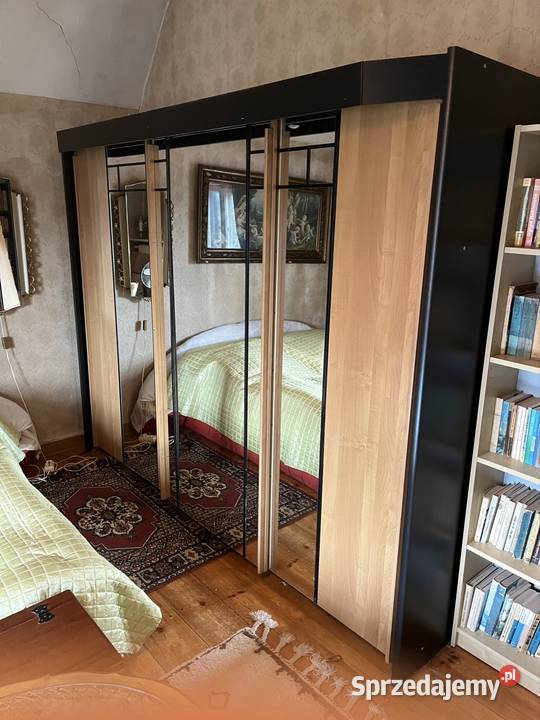 Duża trzyczęściowa przesuwana szafa z lustrem Sopot sprzedam