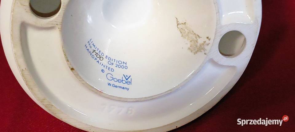 figurka sygnowana Porcelana i szkło