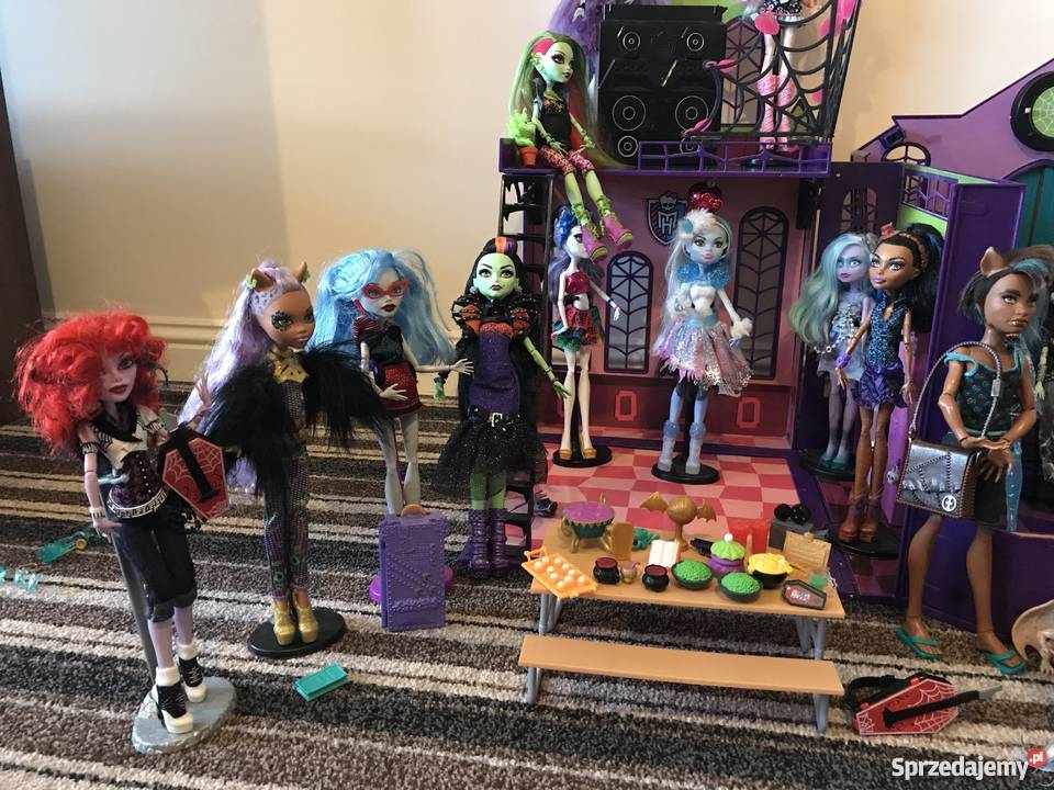 Straszyceum plus 20 lalek Dla Dziecka sprzedam