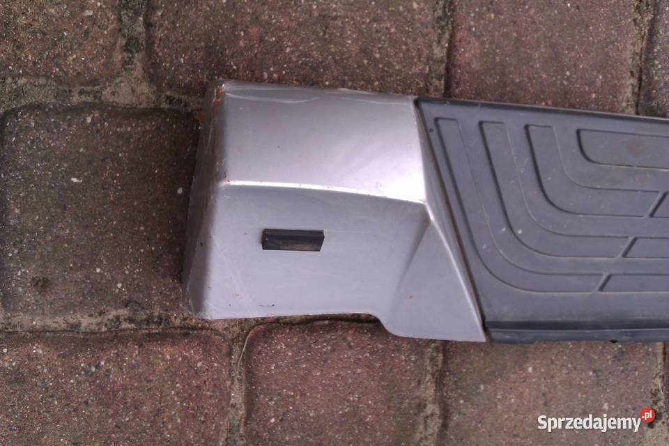 Mitsubishi Pajero IV 5D stopnie nakładka progów