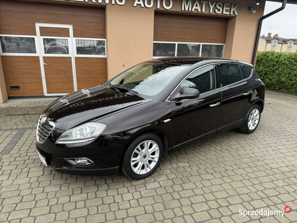 Lancia Delta 14 120 Klimatronik Navi III 2008 ESP Orzech sprzedam