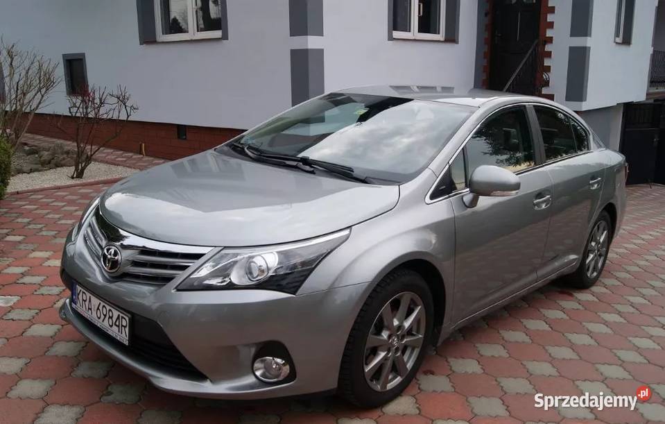 Toyota Avensis III Benzyna 2012