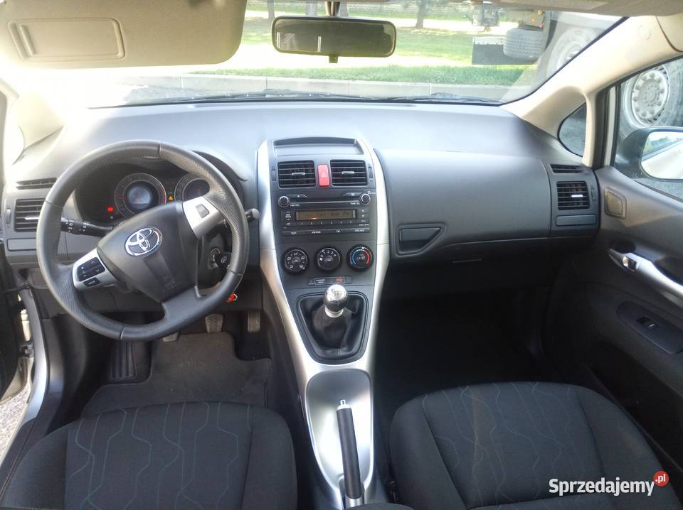 Toyota Auris 16 benzyna Przebieg 137 Krosno