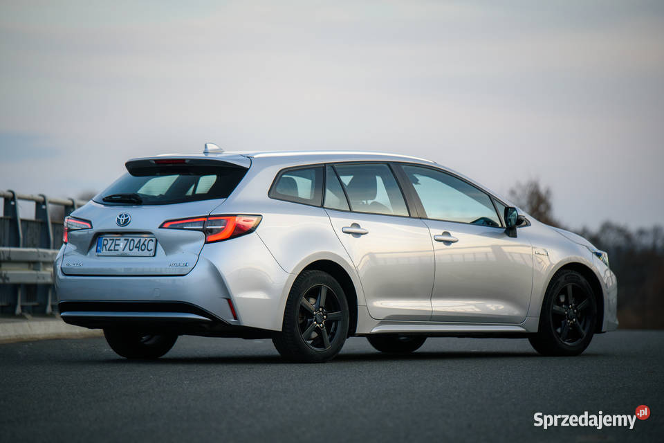 Toyota Corolla 18 TS 18 Hybrid z 2019r automatyczna zachodniopomorskie Stargard sprzedam