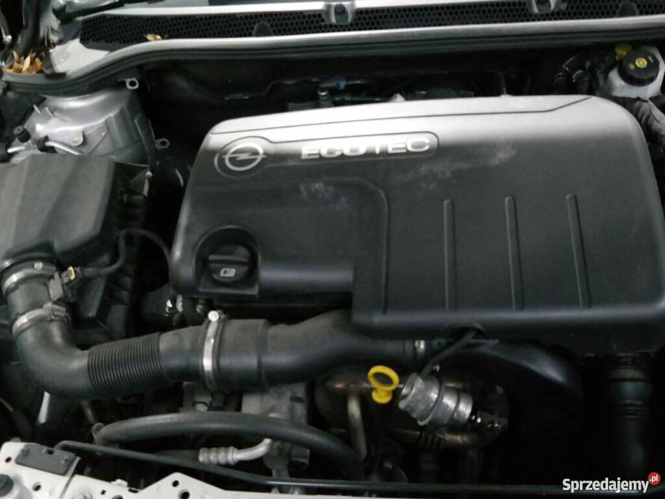 Opel Astra J kombi 17 Bezwypadkowyhistoria