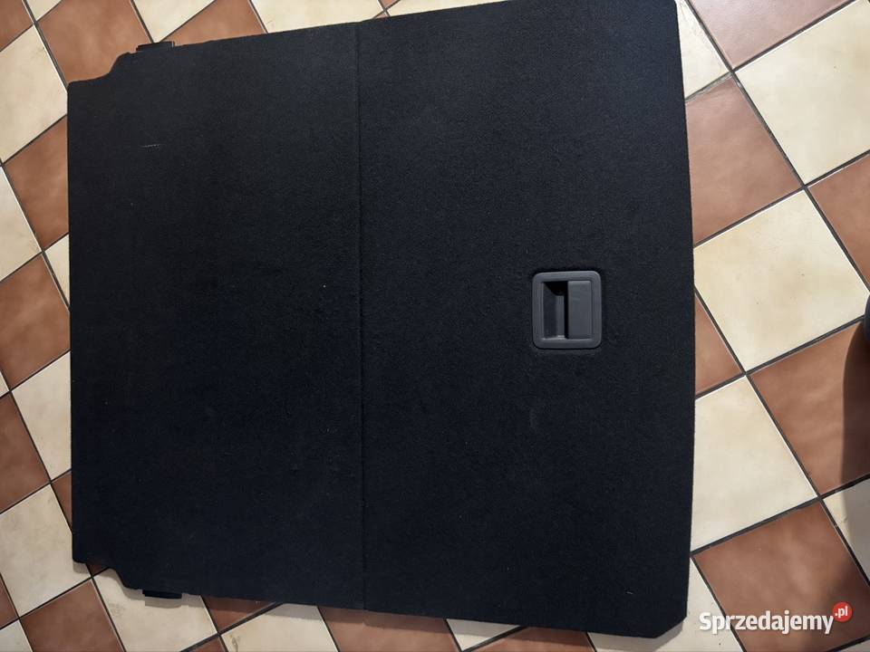 Jest to oryginalna podłoga bagażnika do samo Zduny