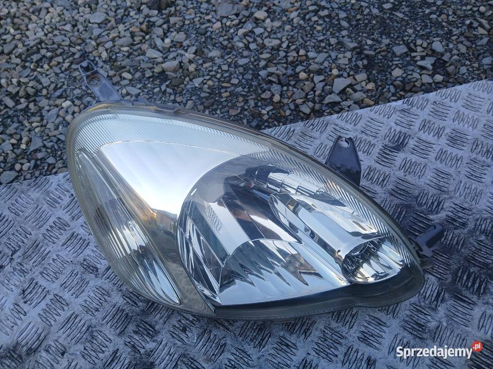 Lampa prawa przednia Toyota Yaris I lift EU Radłów