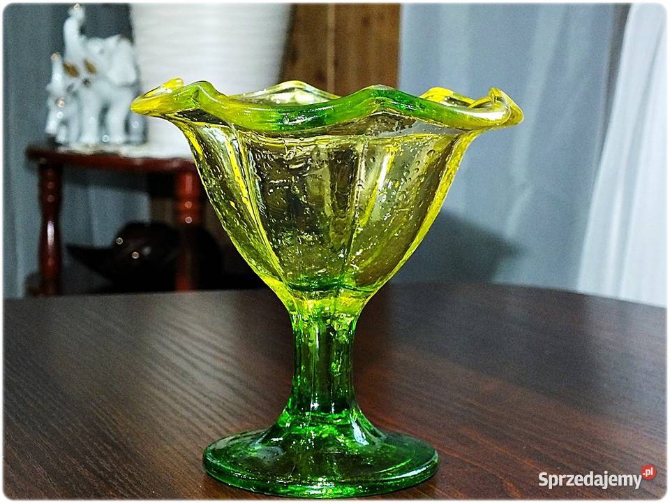 Stary pucharek szklany dwu kolorowe szkło stan Żary